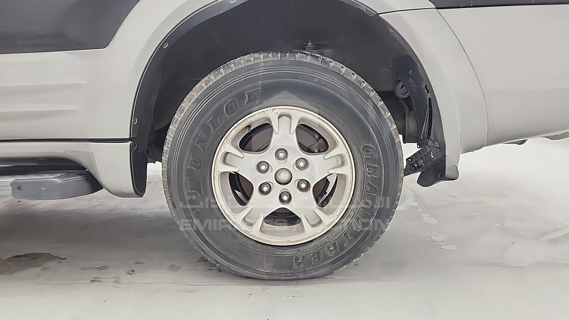 2002 MITSUBISHI PAJERO VIN: JMYLRV73W2J701499