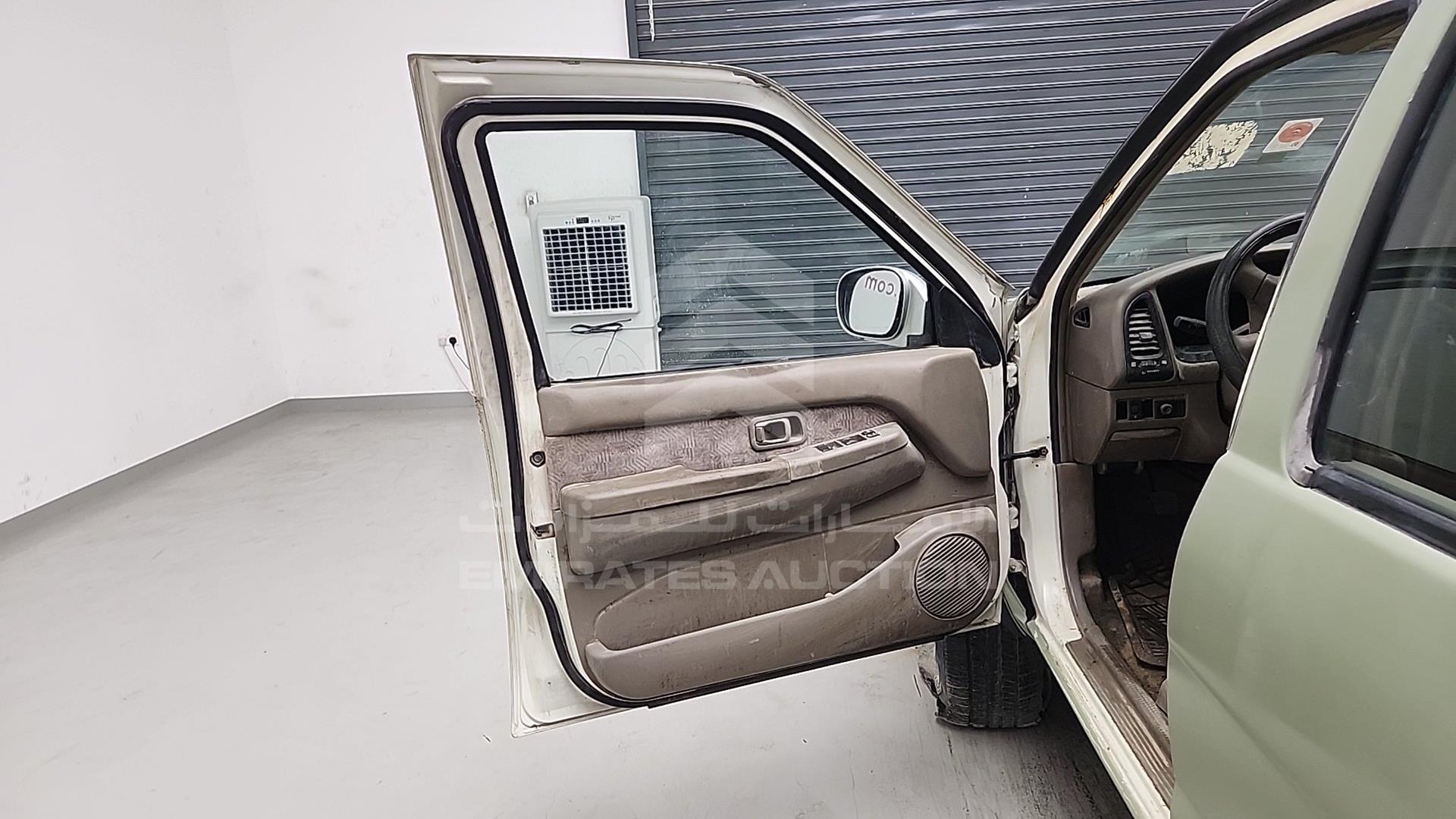 2004 NISSAN PATHFINDER VIN: JN8DR05Y74W704600