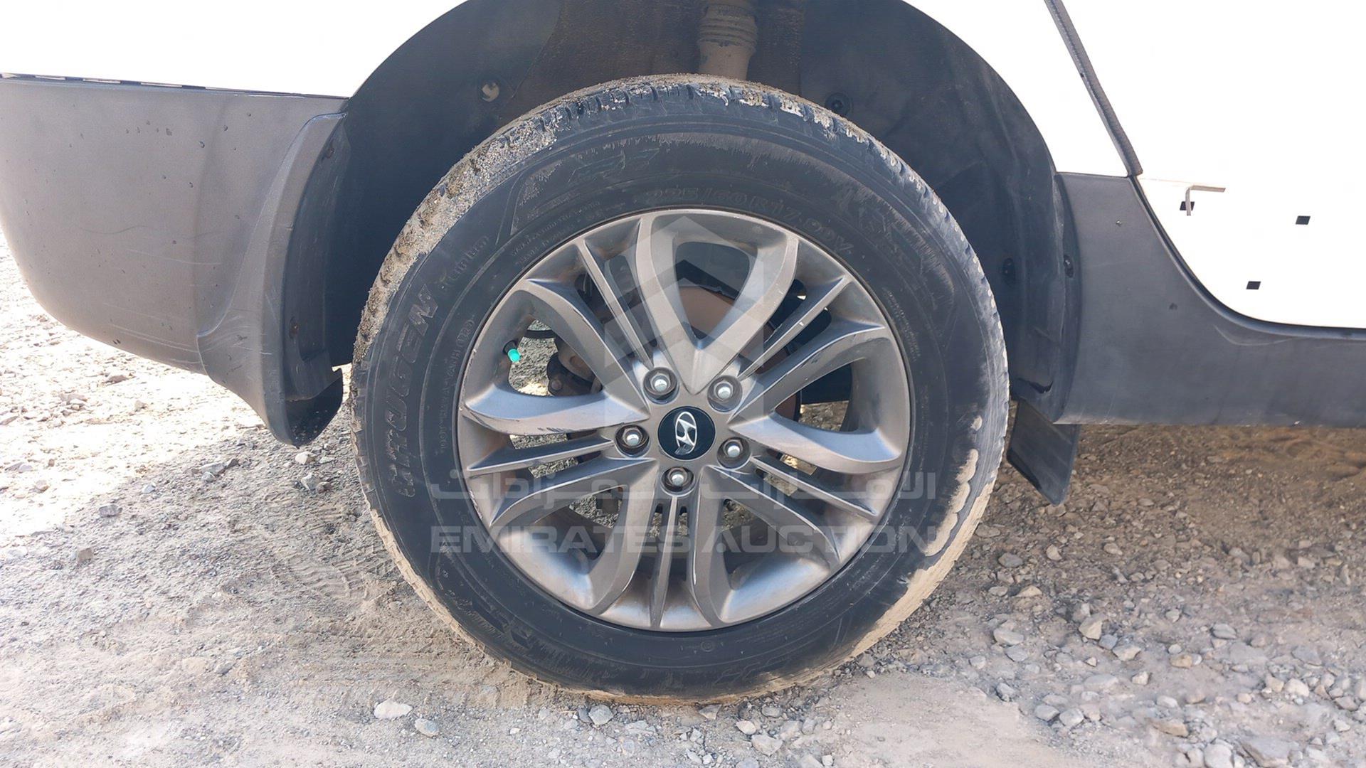 2014 HYUNDAI TUCSON VIN: KMHJT81E9EU828290