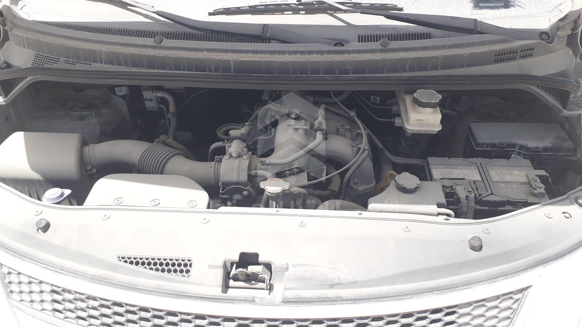 KMJWA37R0CU440854 - 2012 Hyundai H1 - #357798