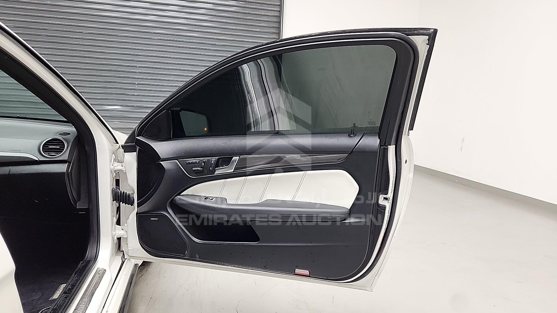 2012 MERCEDES C 63 AMG VIN: WDDGJ7HB0CF833170