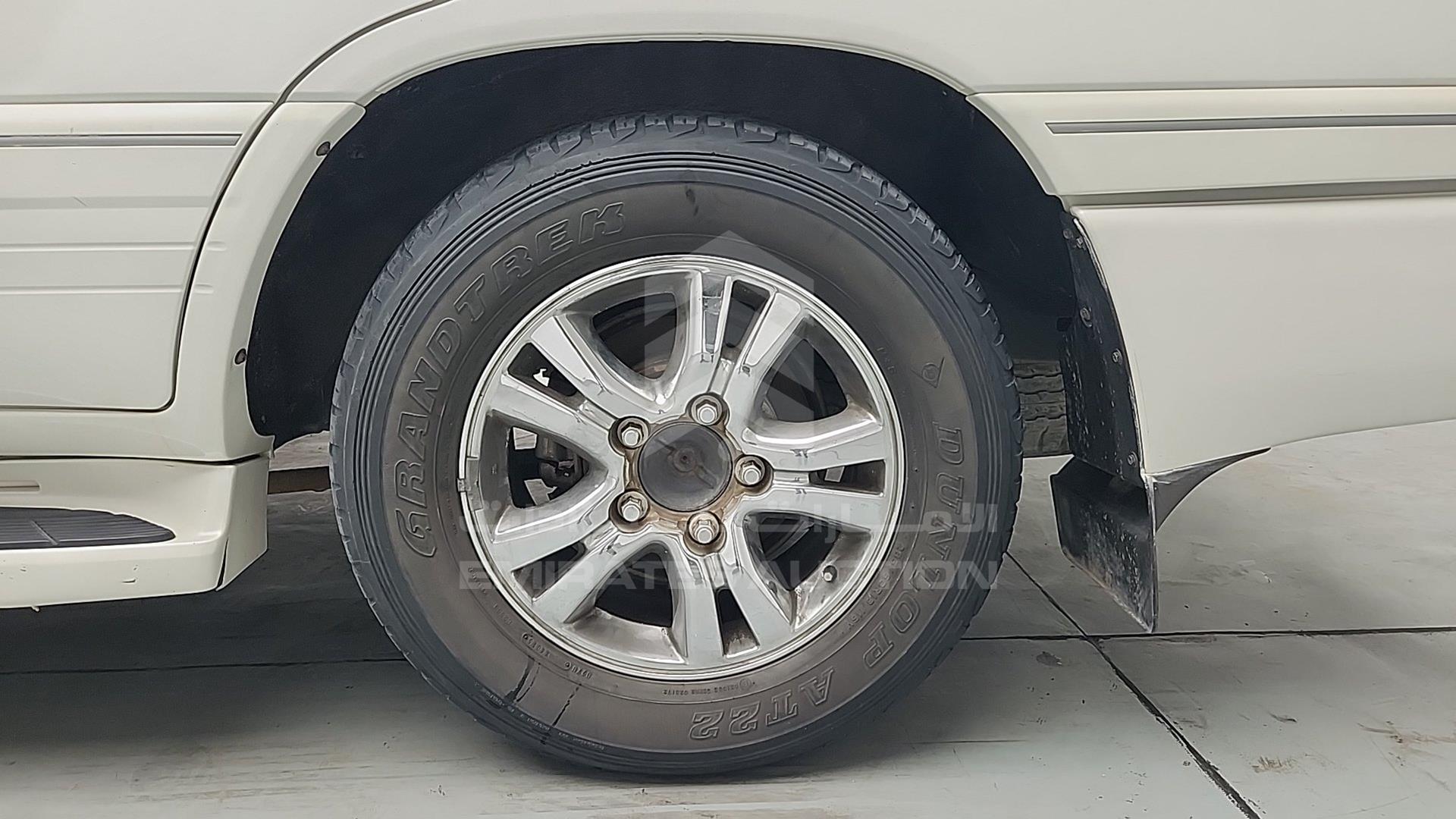 2005 LEXUS LX 470 VIN: JTJHT00W154003131