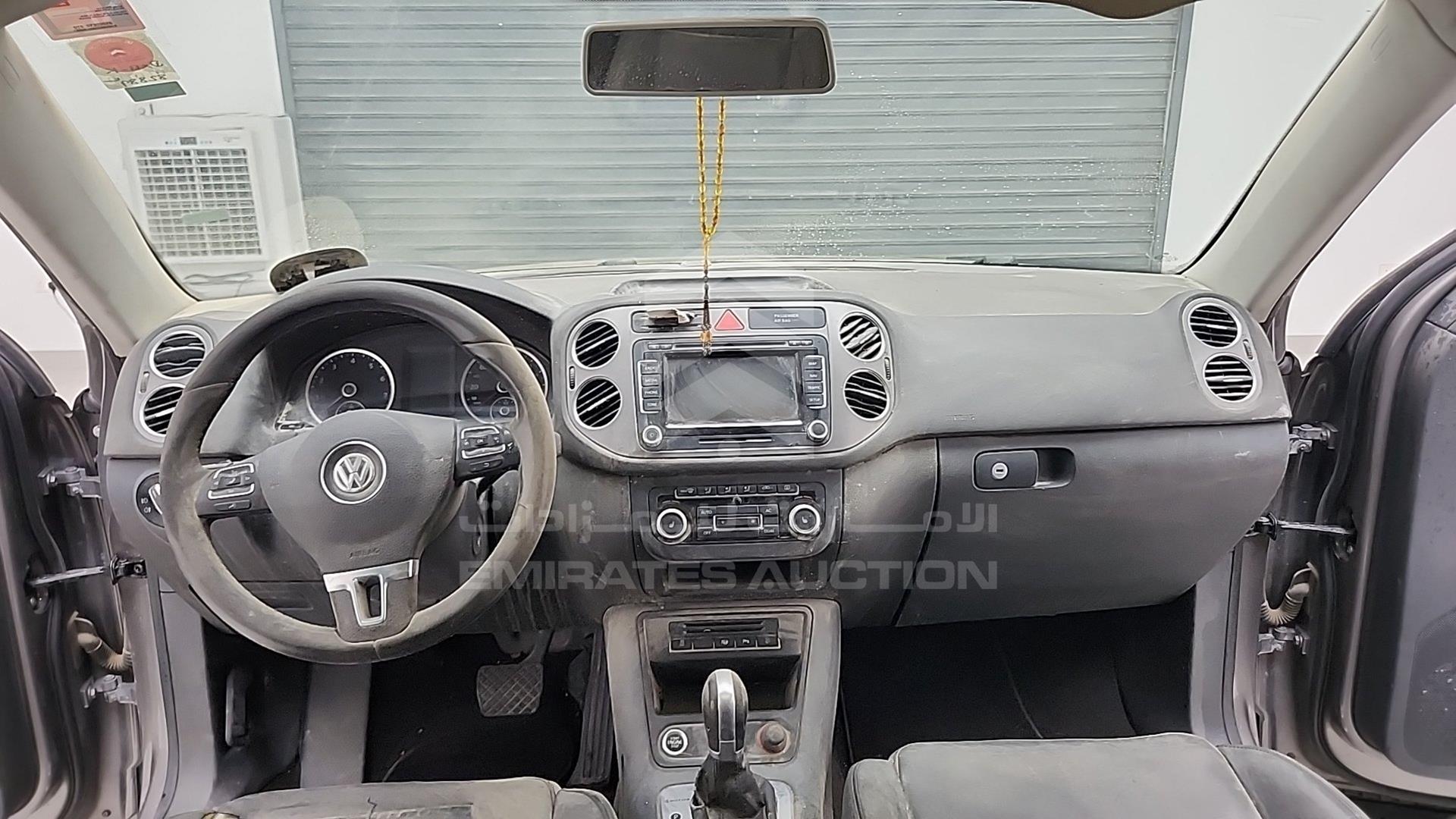 2011 VOLKSWAGEN TIGUAN VIN: WVGCE15N3BW020036