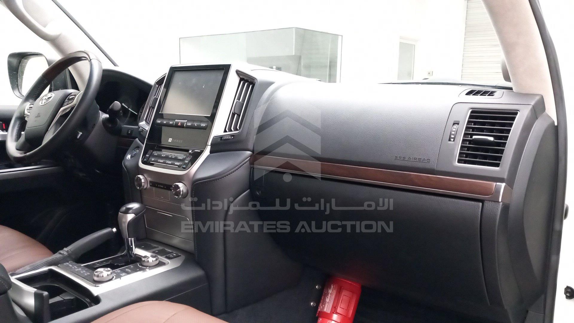 2017 TOYOTA LAND CRUISER VIN: JTMHY05J3H4054037