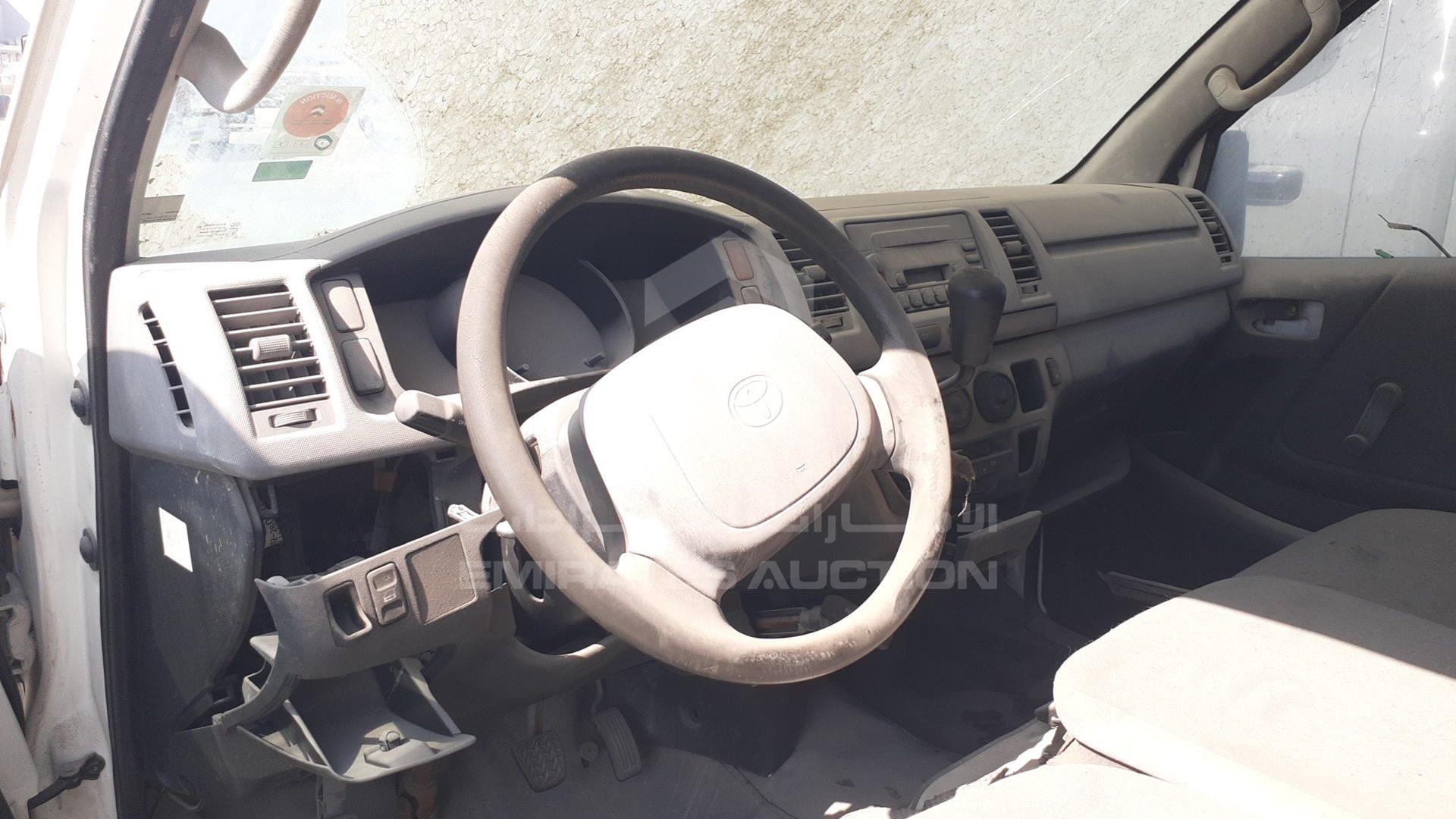 2005 TOYOTA HIACE VIN: JTGJX02P750002445
