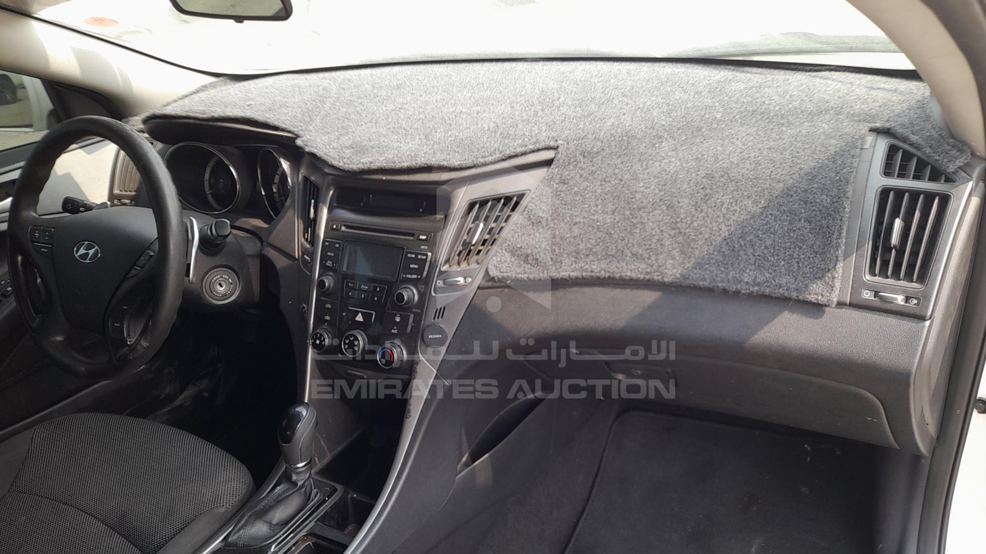 2014 HYUNDAI SONATA VIN: KMHEB41C7EA624987