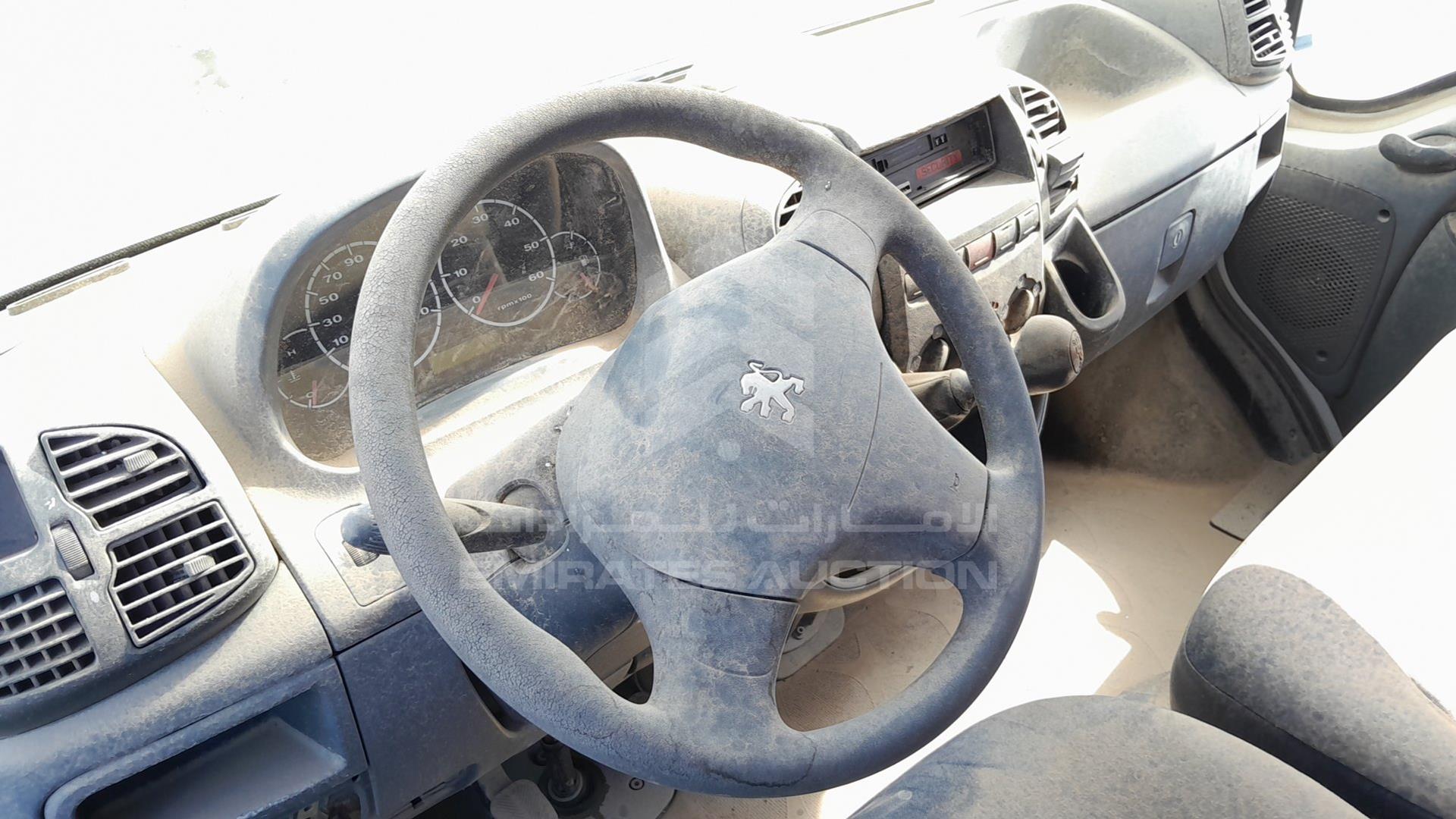 2001 PEUGEOT --- VIN: VF3ZAAMFA17648239