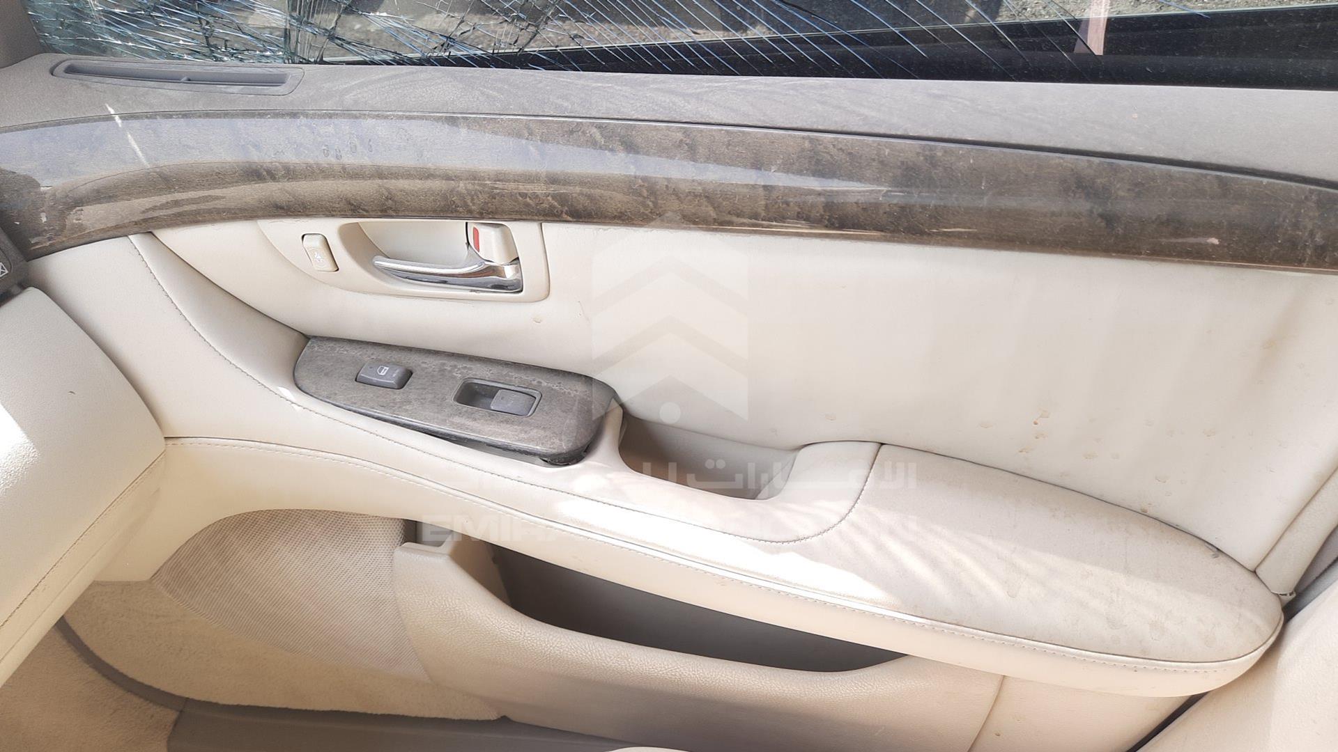 2001 LEXUS LS 430 VIN: JTHBN30F410009056