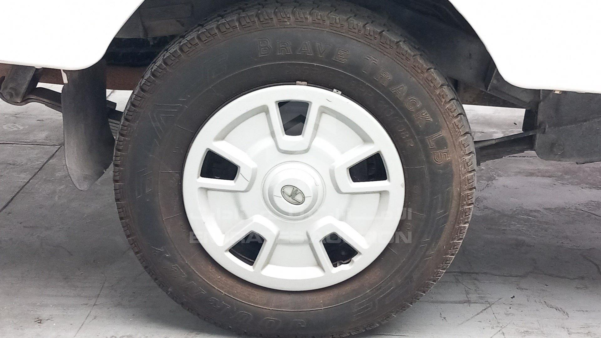2015 TATA XENON VIN: MAT464703FSL00405
