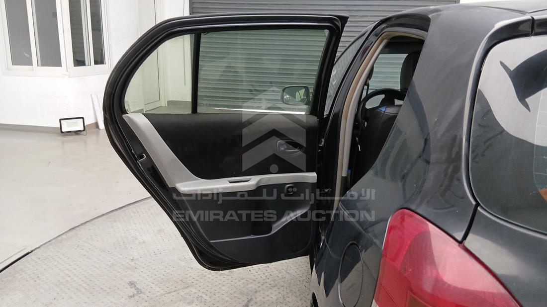تويوتا ياريس 2008 — الباب الخلفي الأيسر — صورة 18