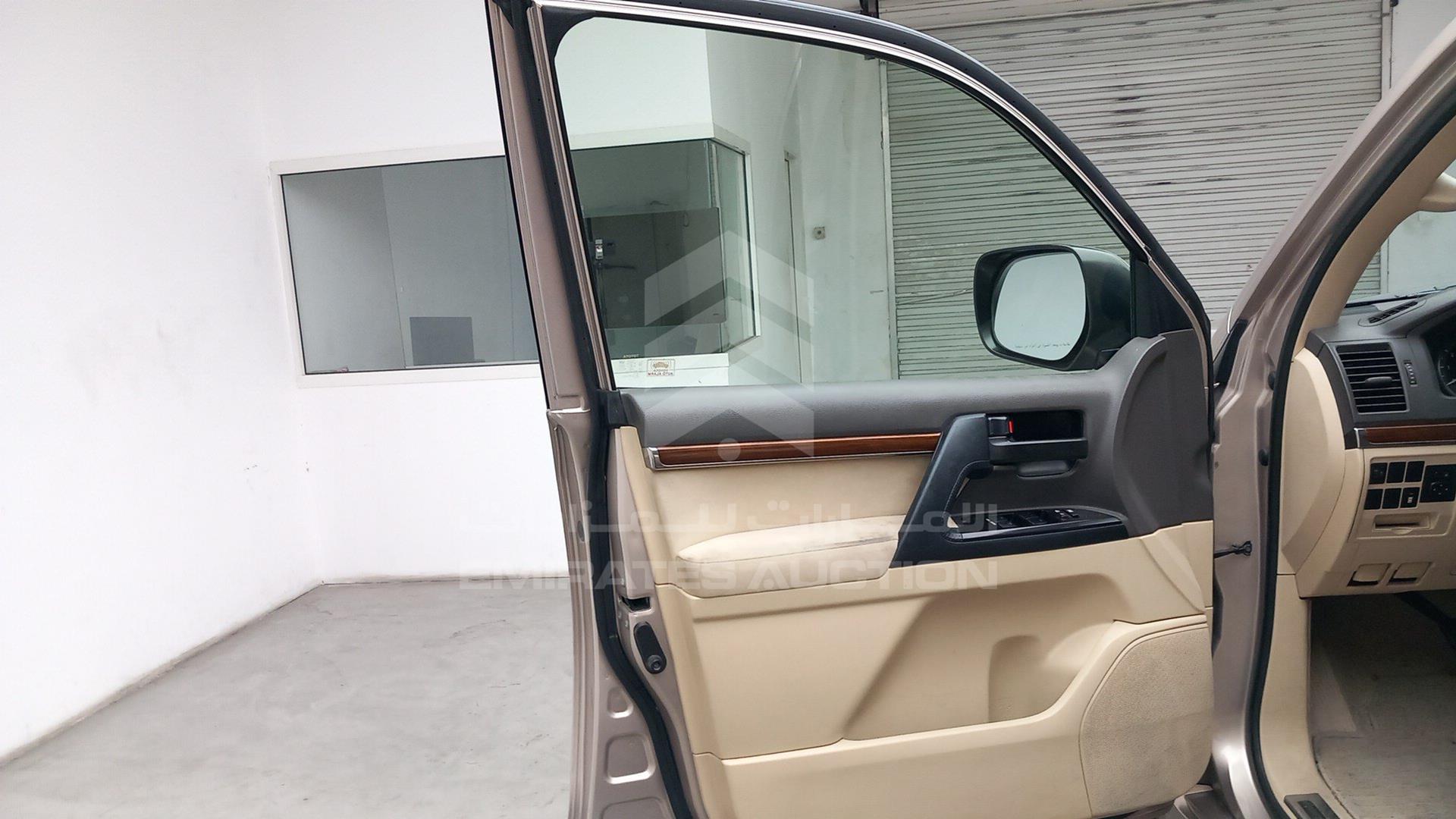 2016 TOYOTA LAND CRUISER VIN: JTMHU01JXG4126352