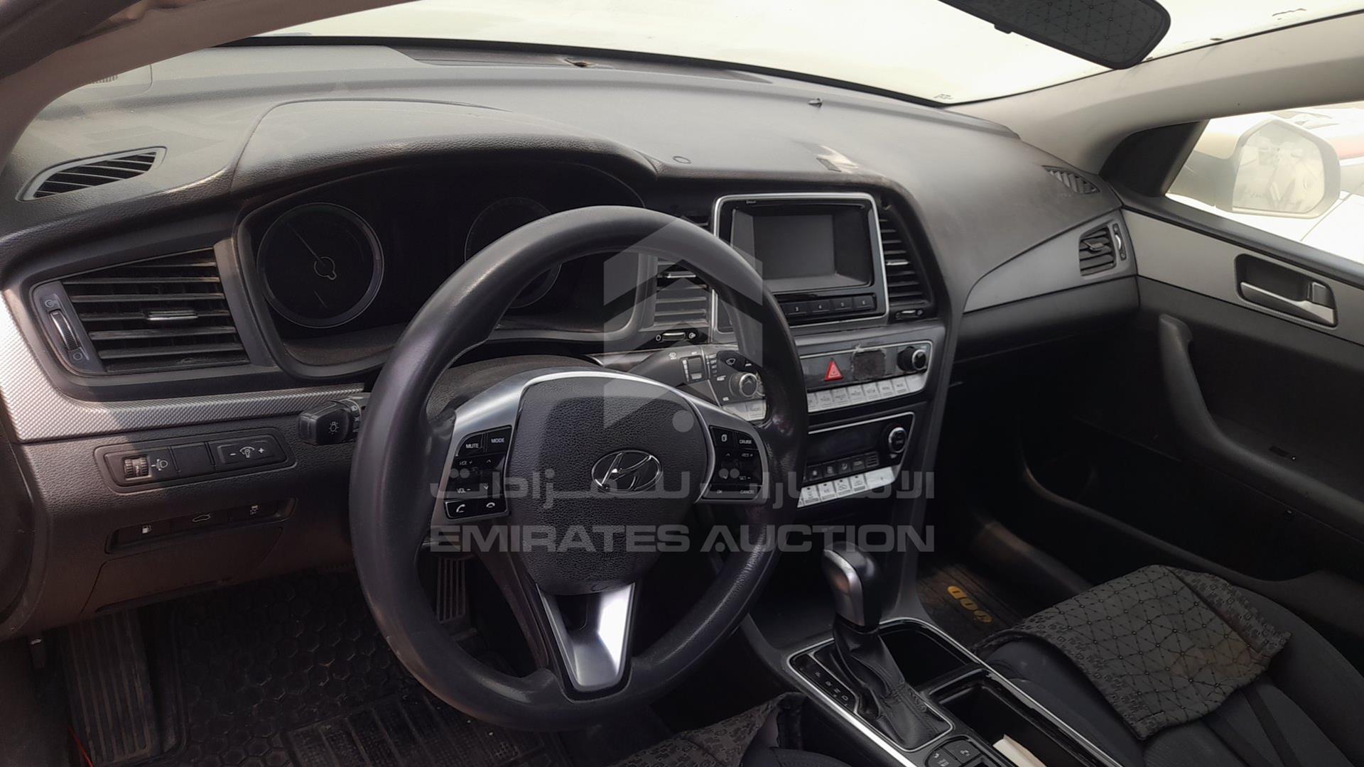 2018 HYUNDAI SONATA VIN: KMHE24132JA082126