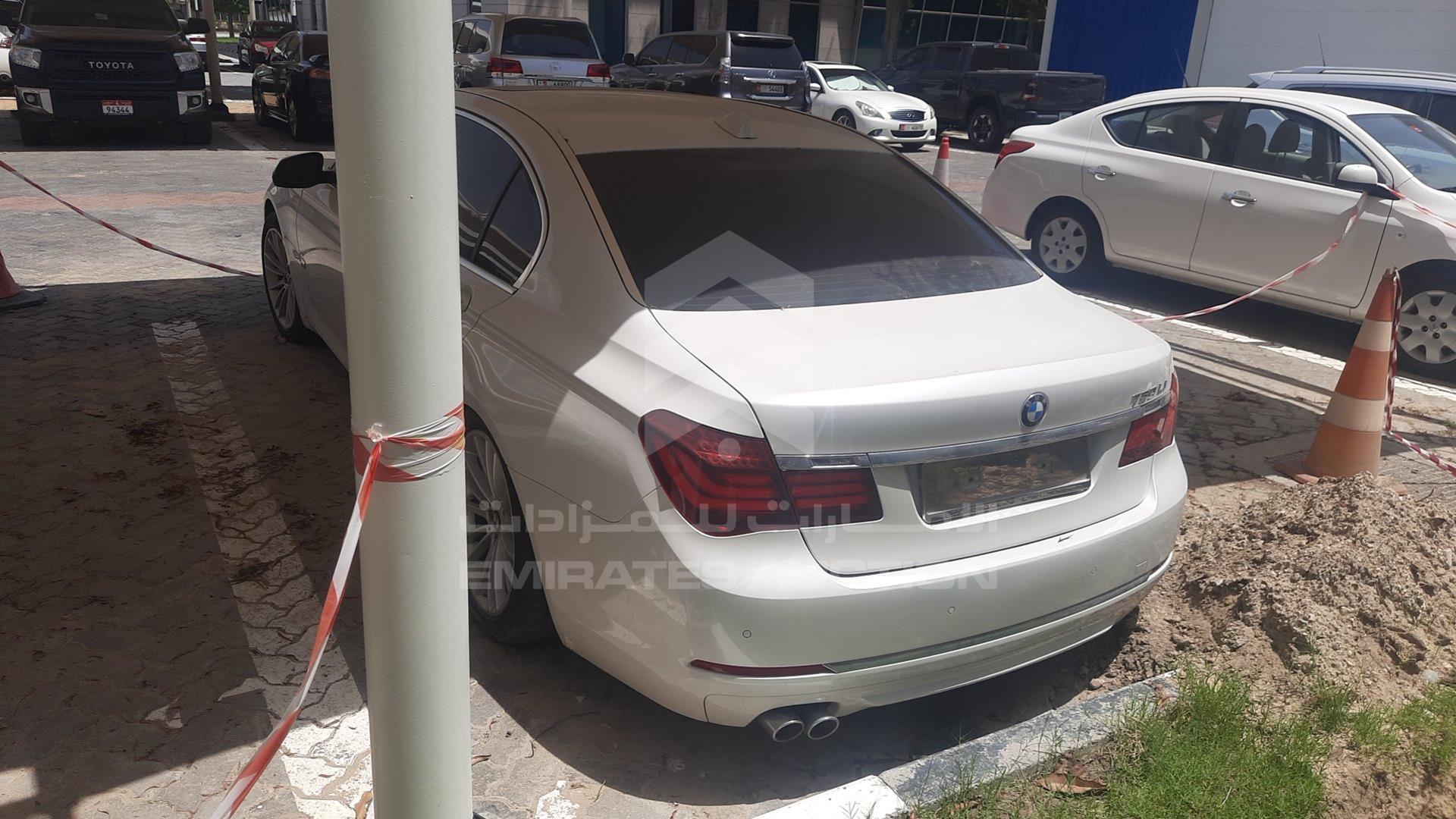 0 BMW --- VIN: WBAYE2108DDZ42176