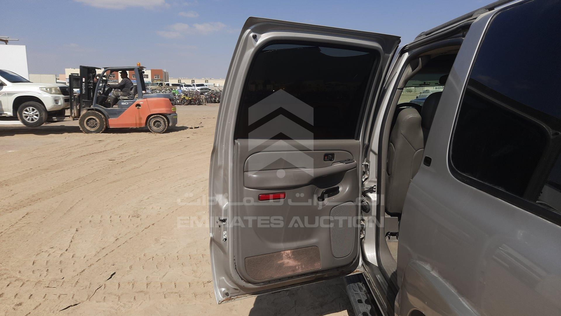 2004 CHEVROLET SUBURBAN VIN: 1GNFK16T44J145013