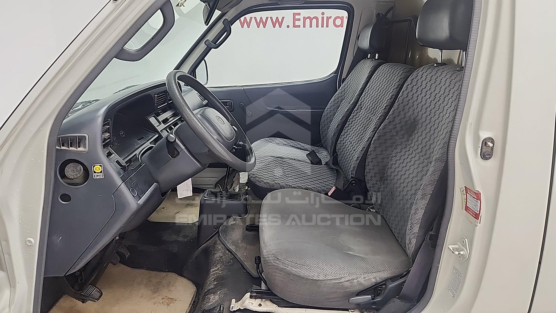 2004 TOYOTA HIACE VIN: JT4ZR119747014734