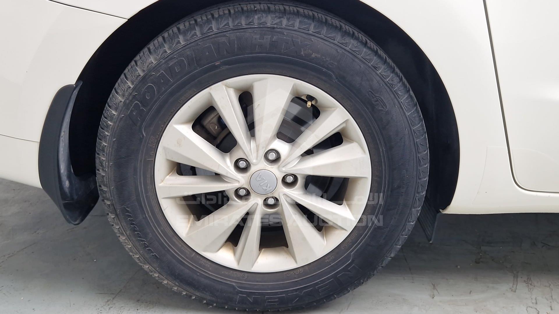 2016 KIA CARNIVAL VIN: KNAMB8128G6156978