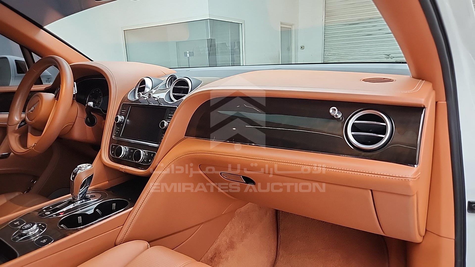 2018 BENTLEY BENTAYGA VIN: SJAAL1ZV5JC022898