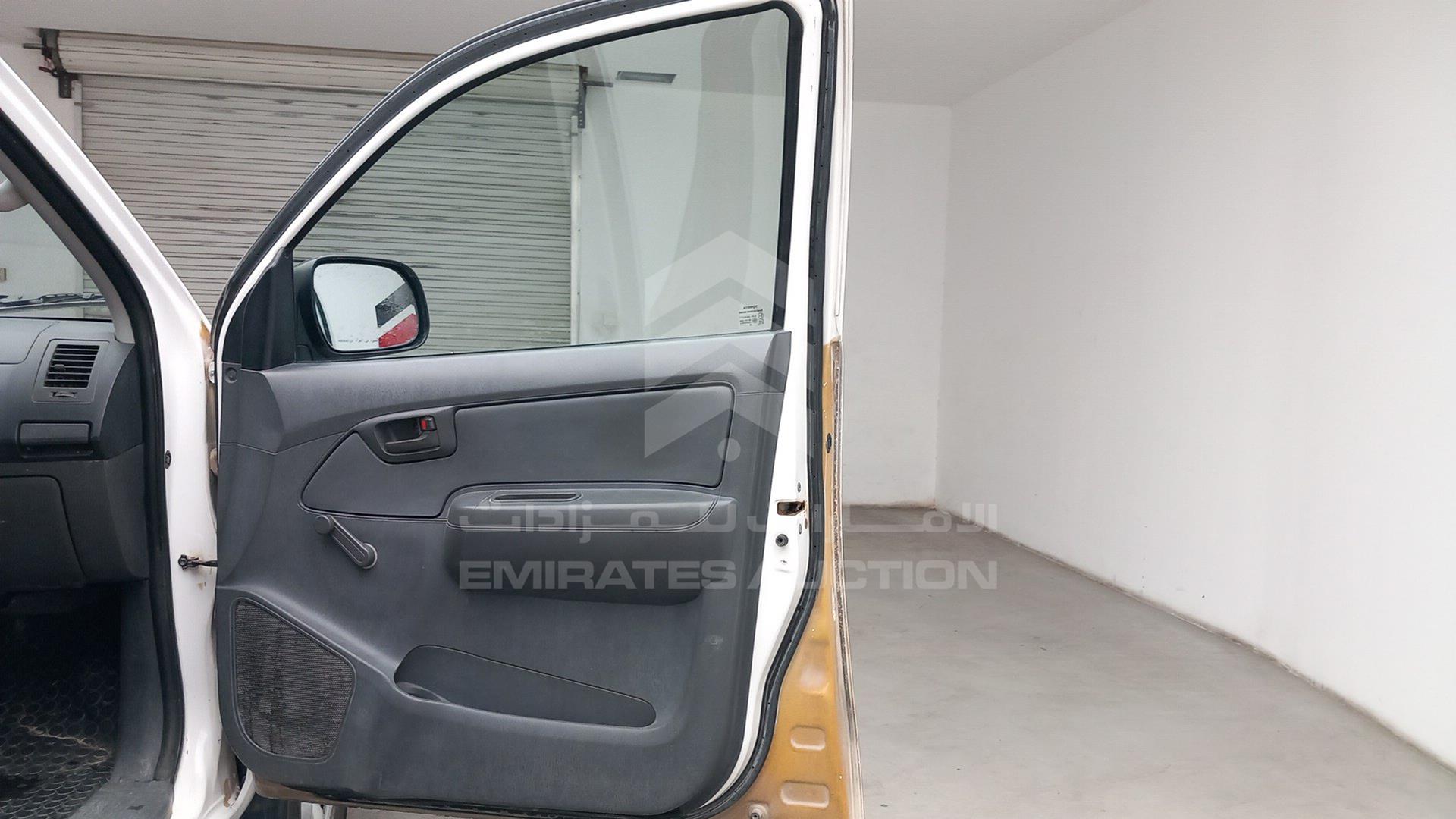 2013 TOYOTA HILUX VIN: MR0FX22G8D1360307