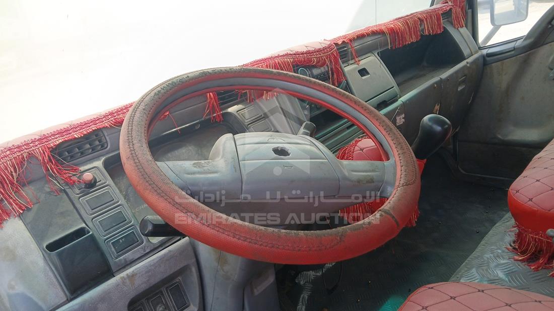 2005 Mitsubishi Canter — Steering & Mounted Controls — Photo 13