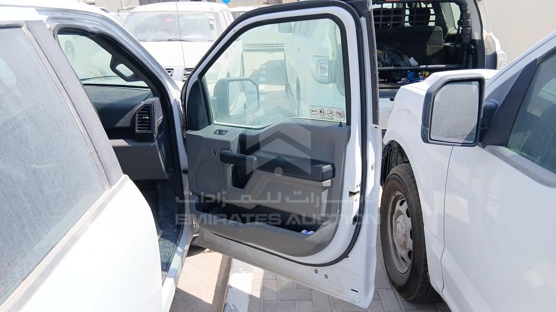 فورد اف 150 2019 — الباب الأمامي الأيمن — صورة 27