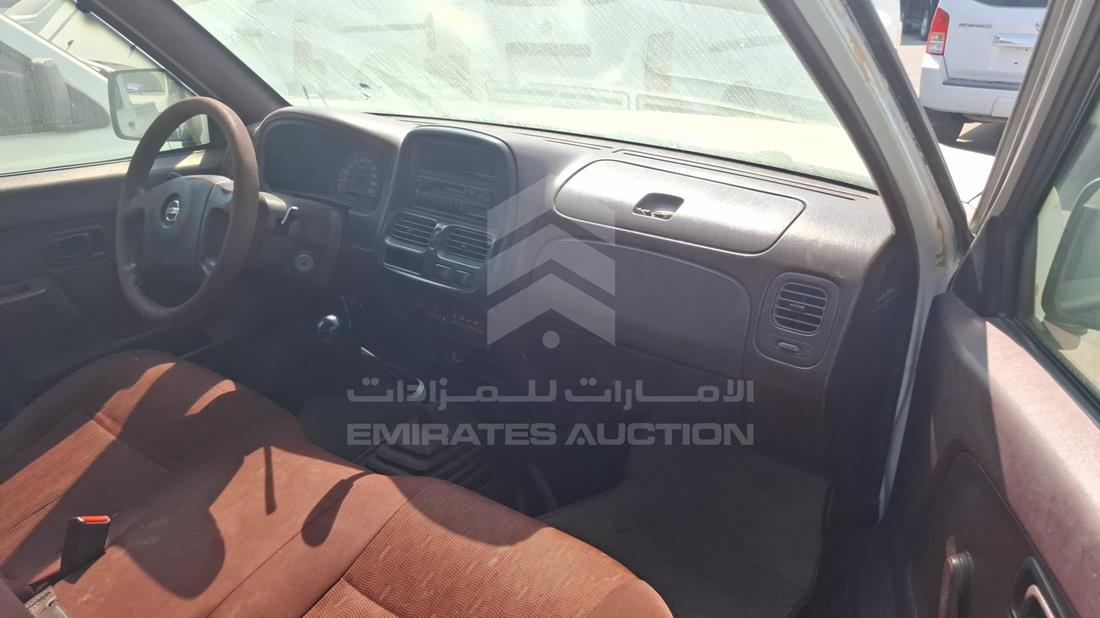 2009 Nissan Pick up D/C — Front Right Passenger Dashboard View — Photo 23