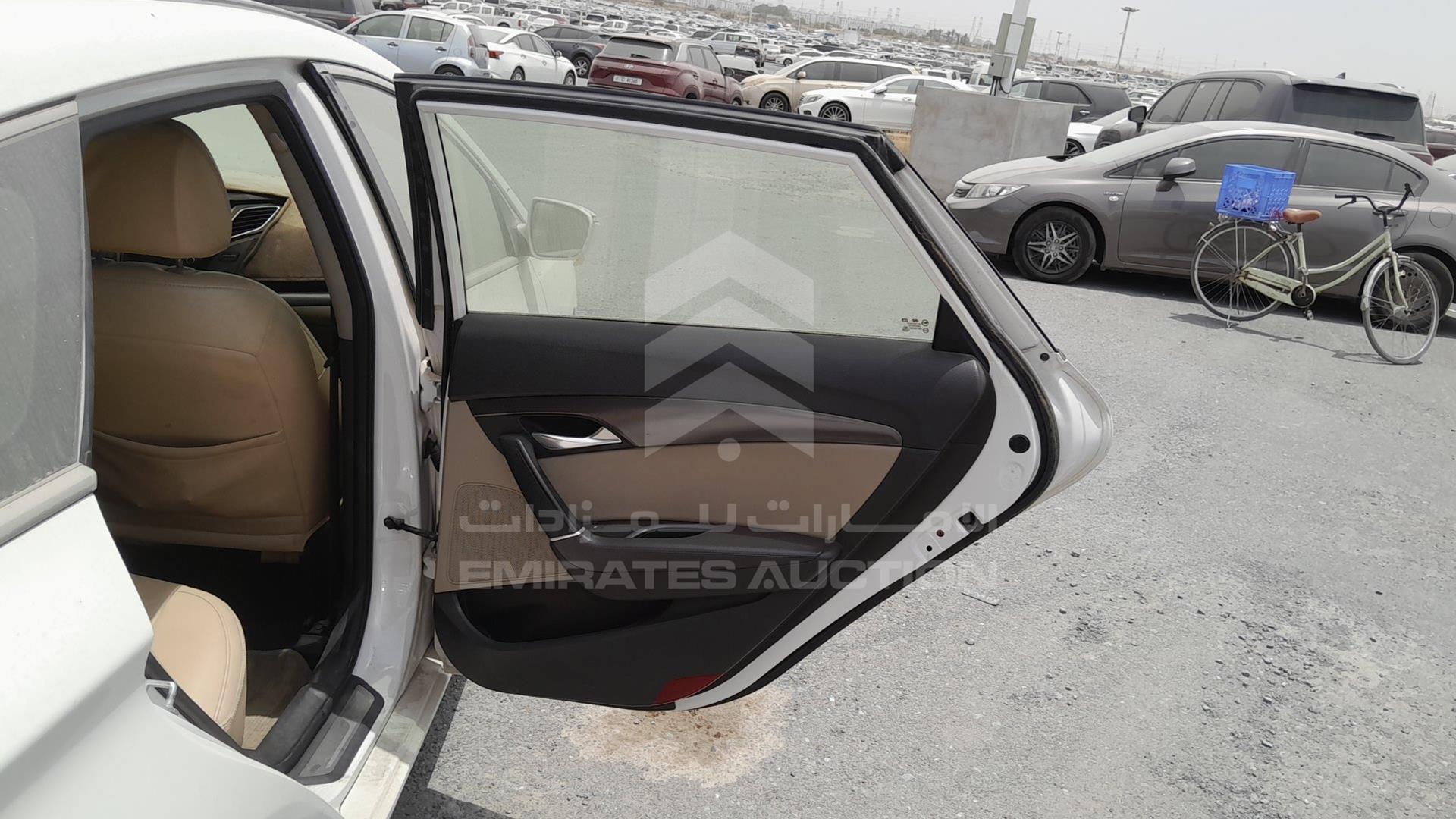2014 HYUNDAI I40 VIN: KMHLC81C3EU063018