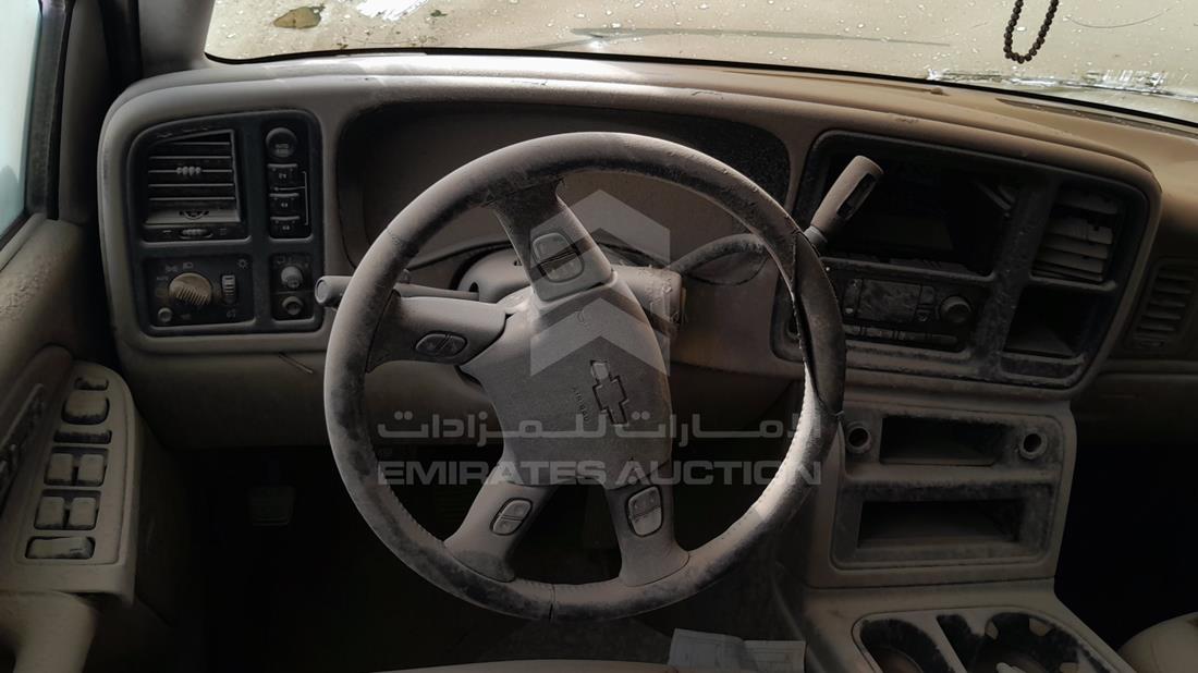 2004 GMC Suburban — Steering & Mounted Controls — Photo 13