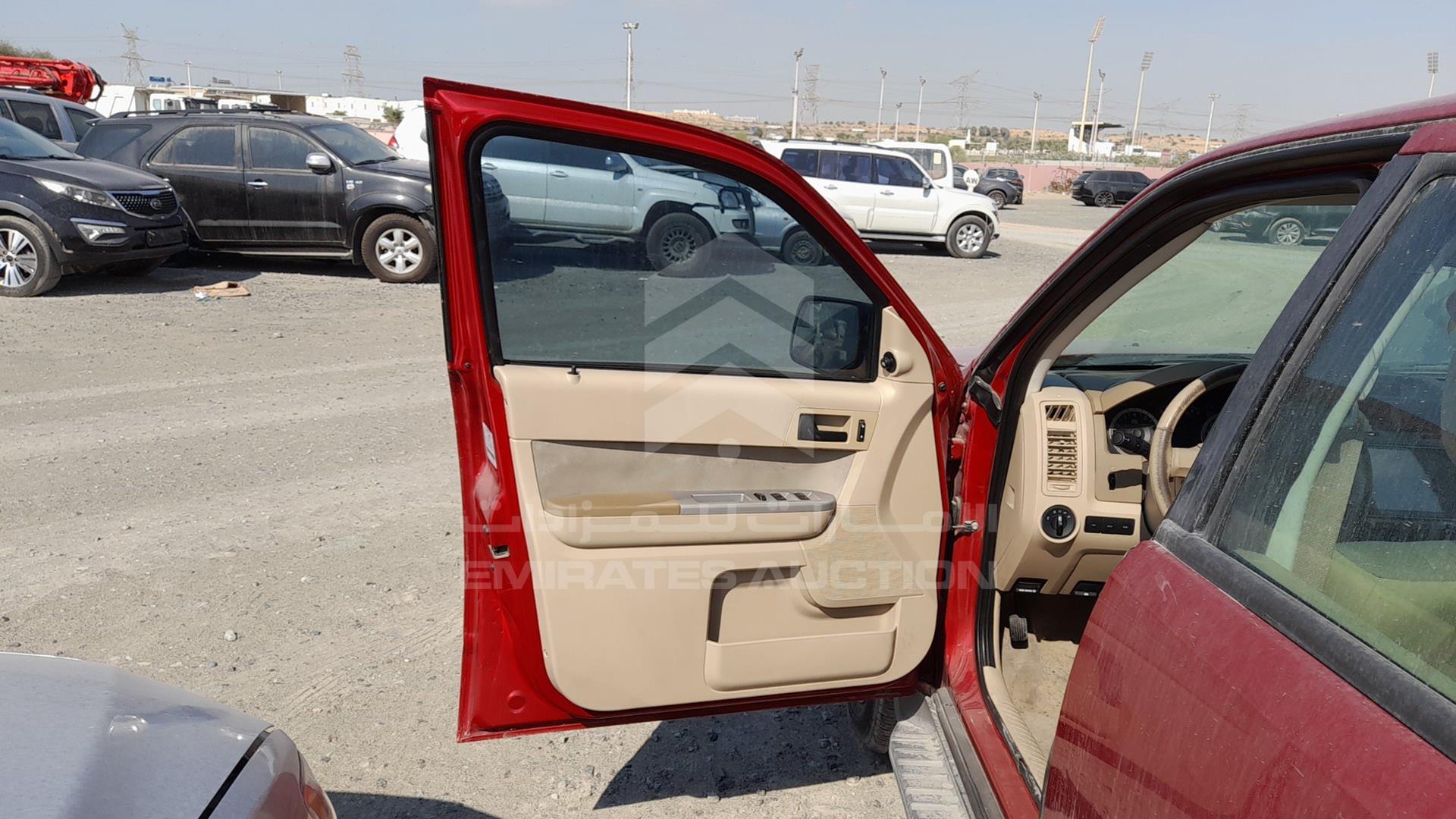 2010 FORD ESCAPE VIN: 1FMCU9DG5AKC03206