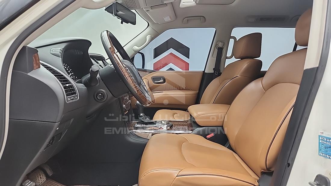 نيسان باترول 2019 — زاوية السائق الأمامية اليسرى — صورة 16