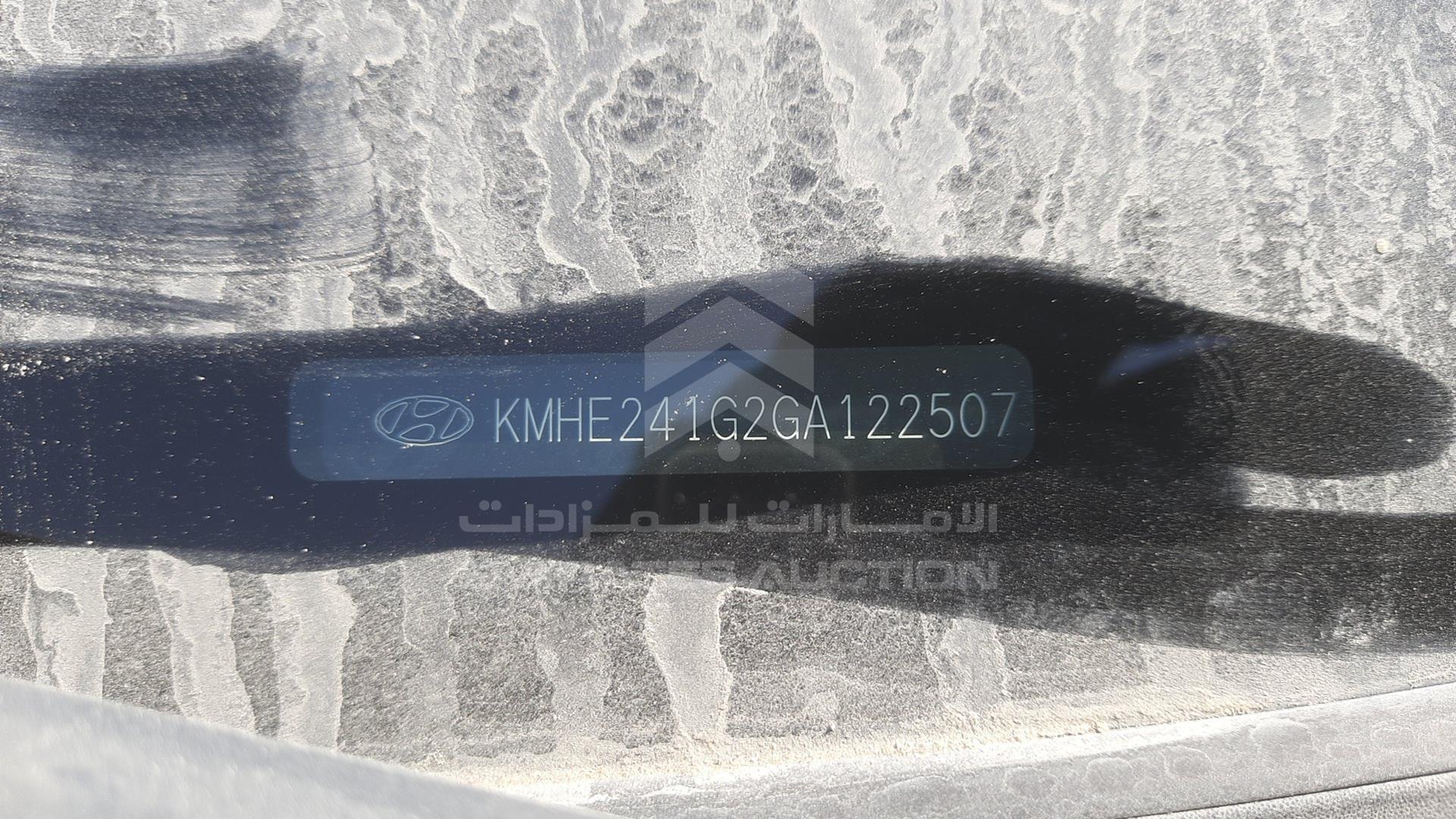 2016 HYUNDAI SONATA VIN: KMHE241G2GA122507