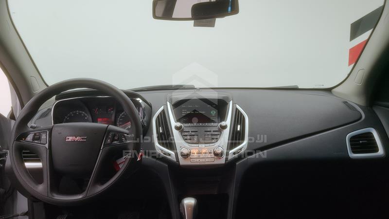 2GKAL8EKXF6303229 Auction: EmiratesAuction Lot: 412016 2GKAL8EKXF6303229 GMC Terrain 2015 SILVER Photo 22