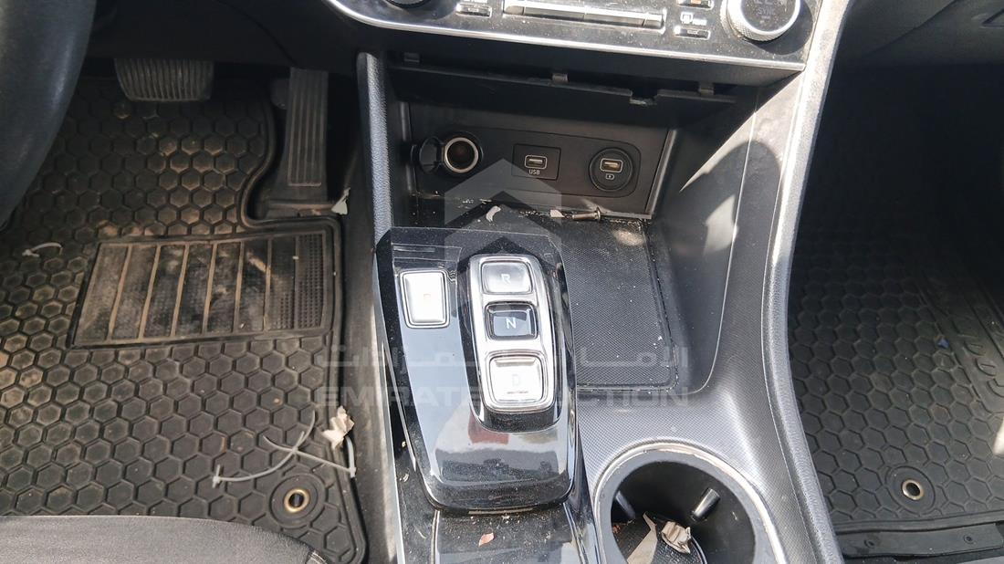 2021 Hyundai Sonata Hybrid — Gear View — Photo 18
