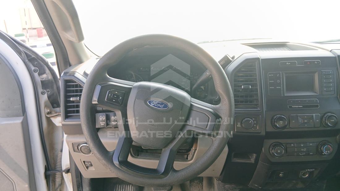 فورد اف 150 2020 — التحكمات في عجلة القيادة — صورة 14