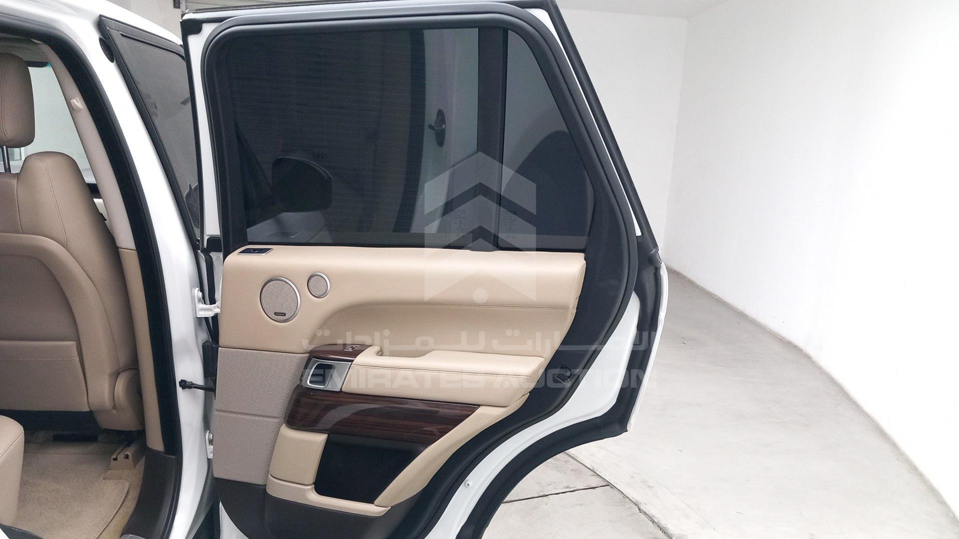 2015 RANGE ROVER VOGUE VIN: SALGA2DF3FA220010