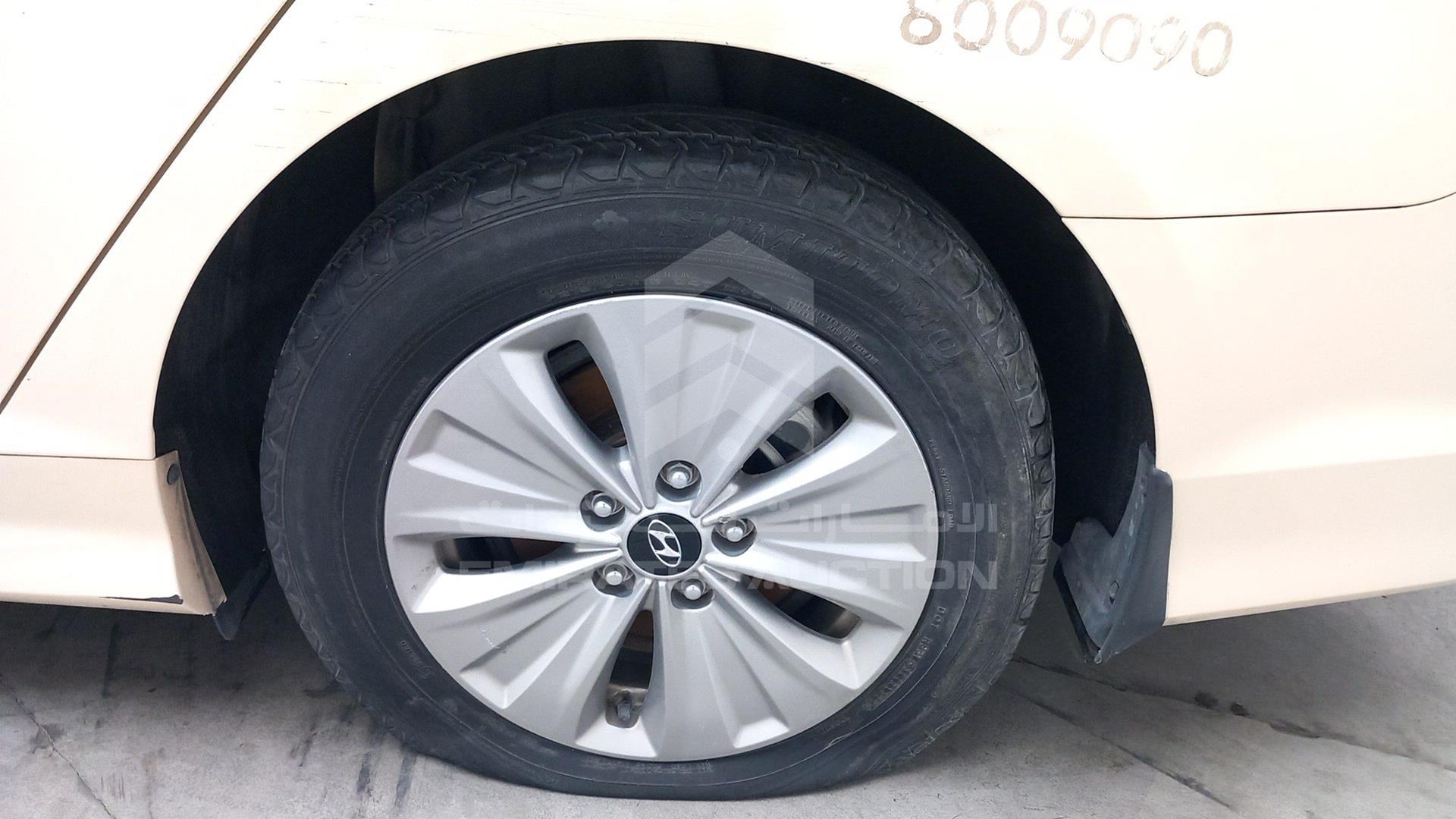 2019 HYUNDAI SONATA HYBRID VIN: KMHE24139KA093092