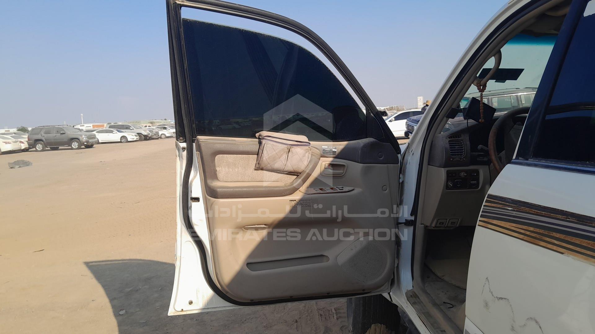 2007 TOYOTA LAND CRUISER VIN: JTEHT05J572106823