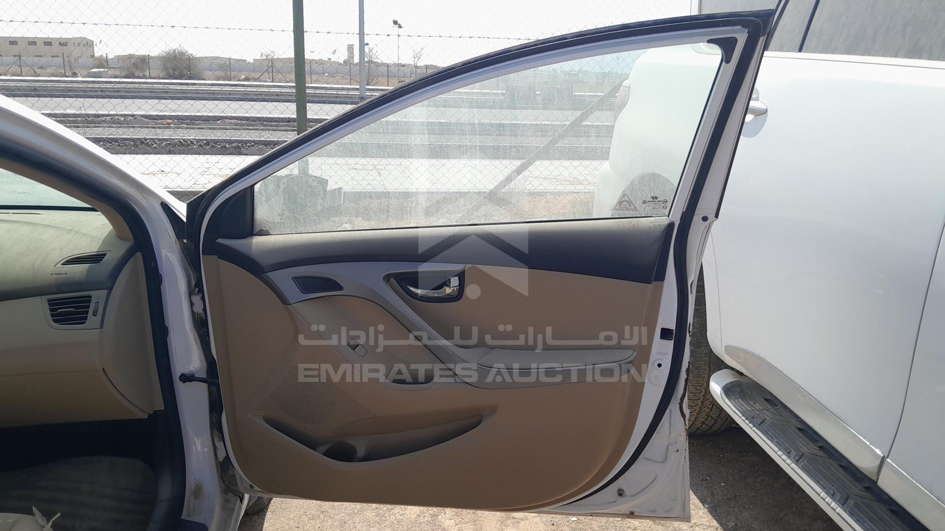 2014 HYUNDAI ELANTRA VIN: KMHDH41E8EU940490