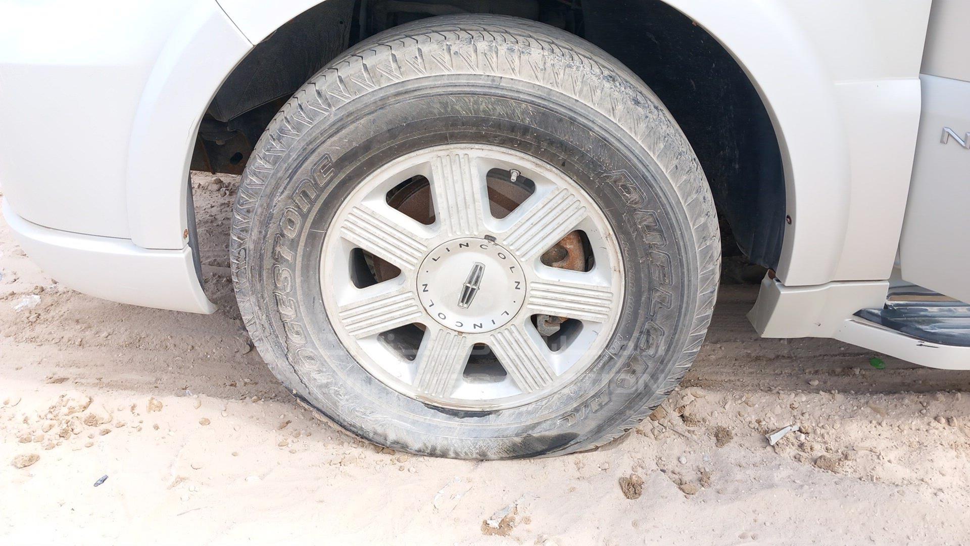 2005 LINCOLN NAVIGATOR VIN: 5LMFU285X5LJ21885