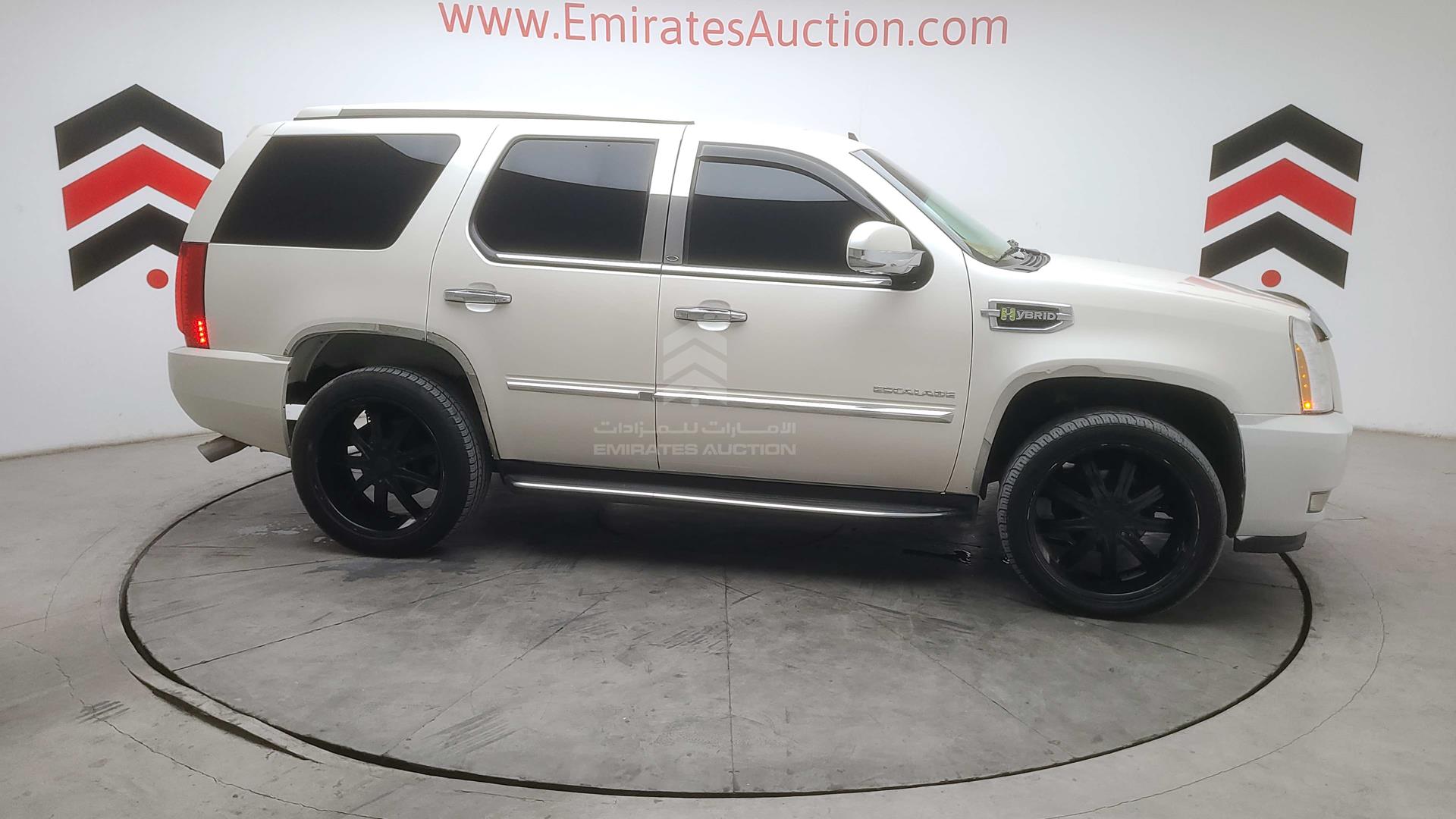 2011 CADILLAC ESCALADE VIN: 1GYS3EEJ1BR157902