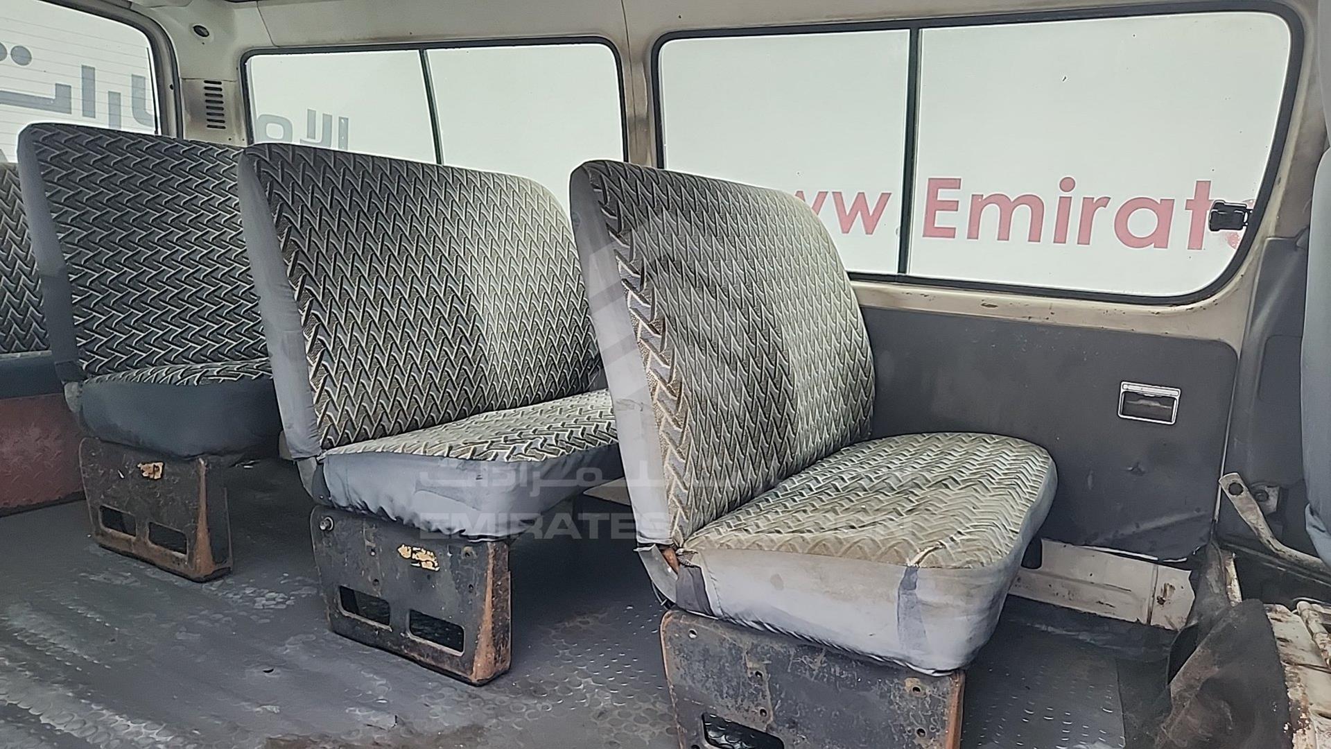 2003 TOYOTA HIACE VIN: JTCFR119337011416