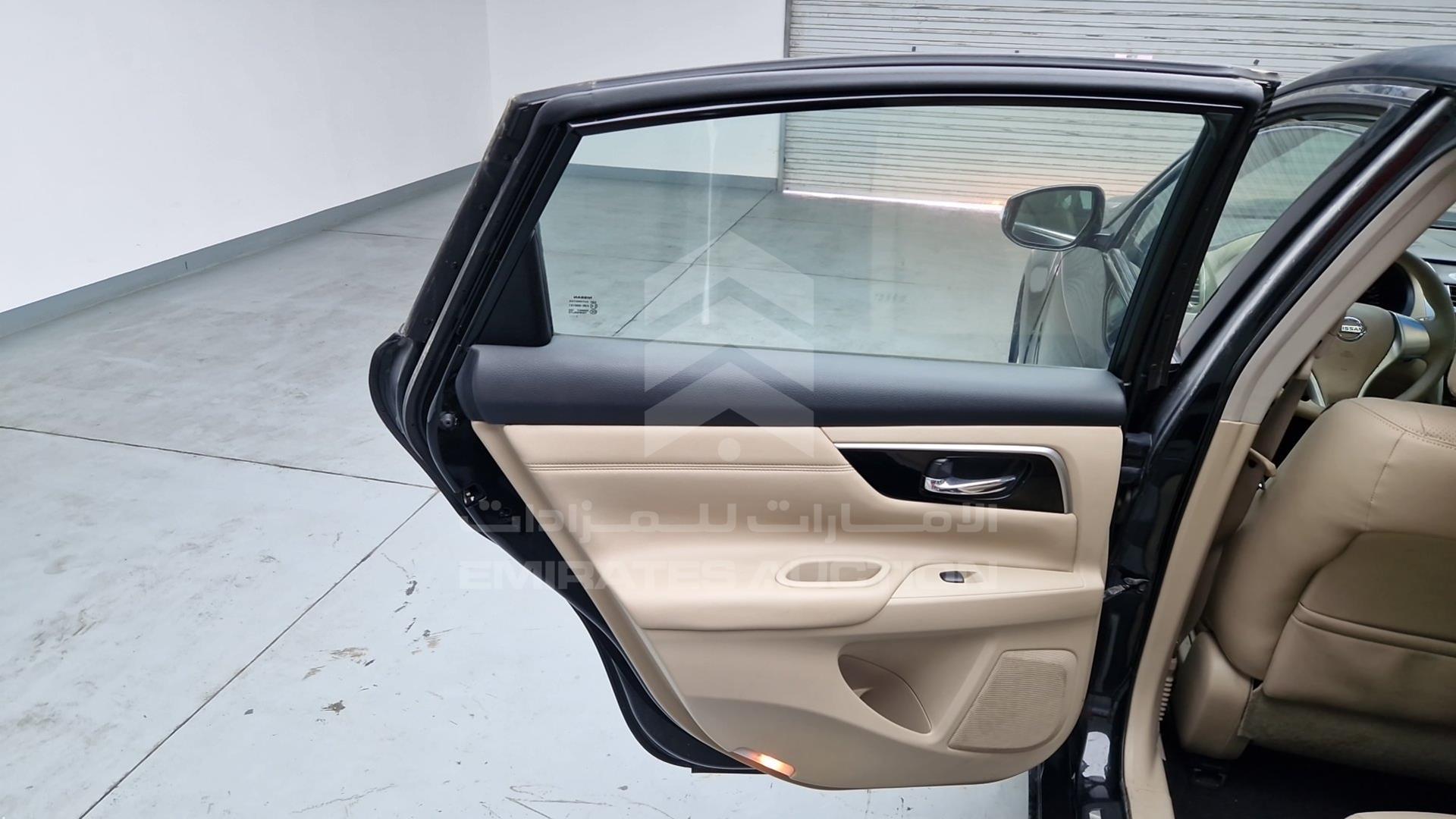 2017 NISSAN TEANA VIN: LGBF5AE01HR305842