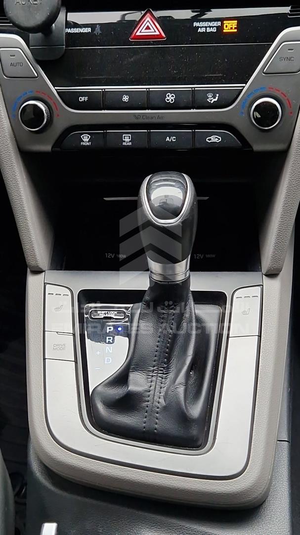 2017 HYUNDAI ELANTRA VIN: 5NPD84LF6HH058582