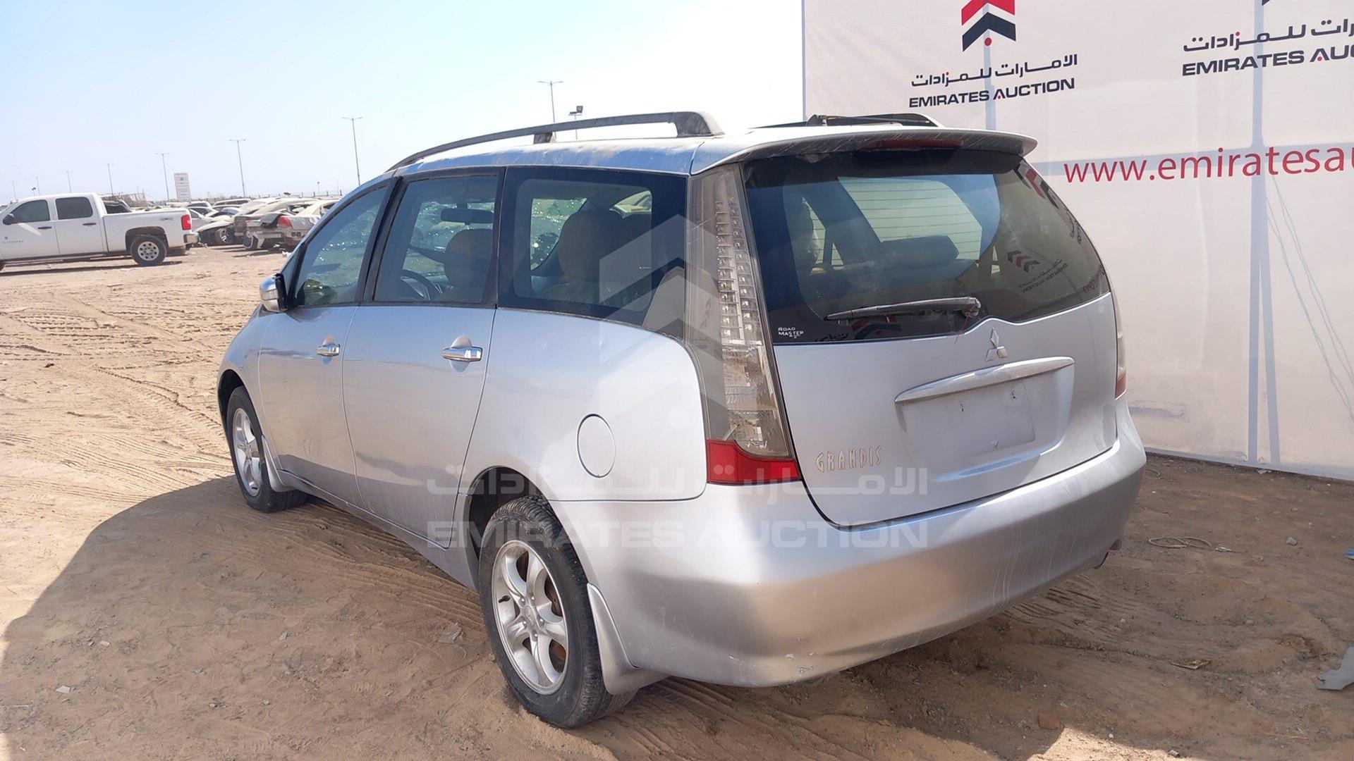 2007 MITSUBISHI GRANDIS VIN: JMYLRNA4W7Z700700