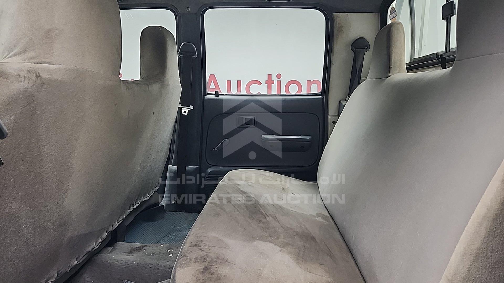 2005 TOYOTA HILUX VIN: JTFDM626150033601
