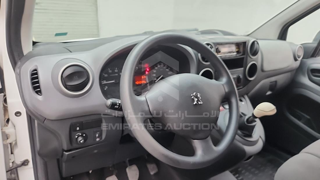 2019 Peugeot Partner — Full Dashboard View — Photo 18