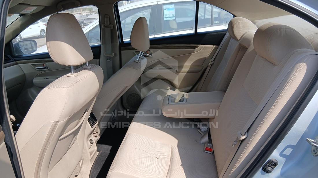 سوزوكي سياز 2023 — زاوية الراكب الخلفي اليسرى — صورة 21