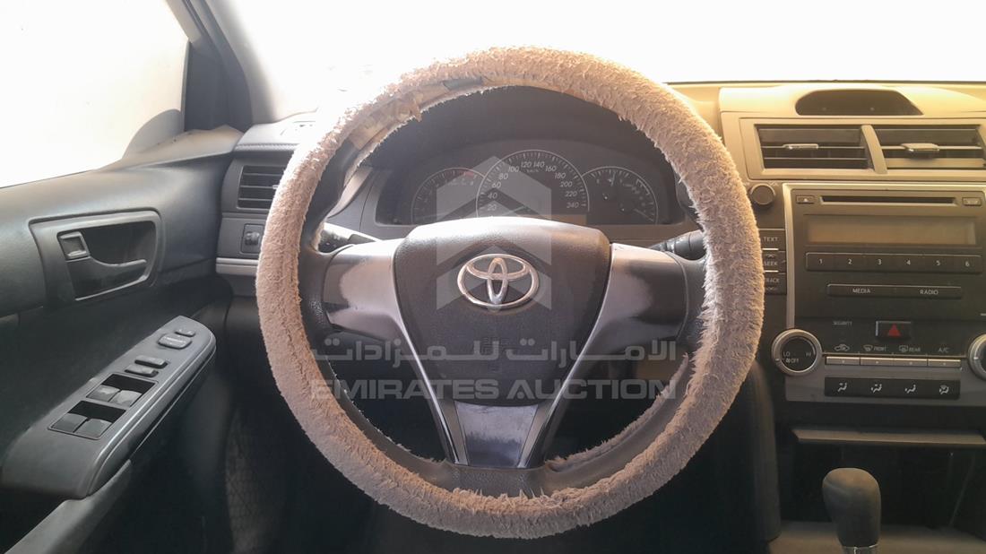 2013 Toyota Camry — Steering & Mounted Controls — Photo 13