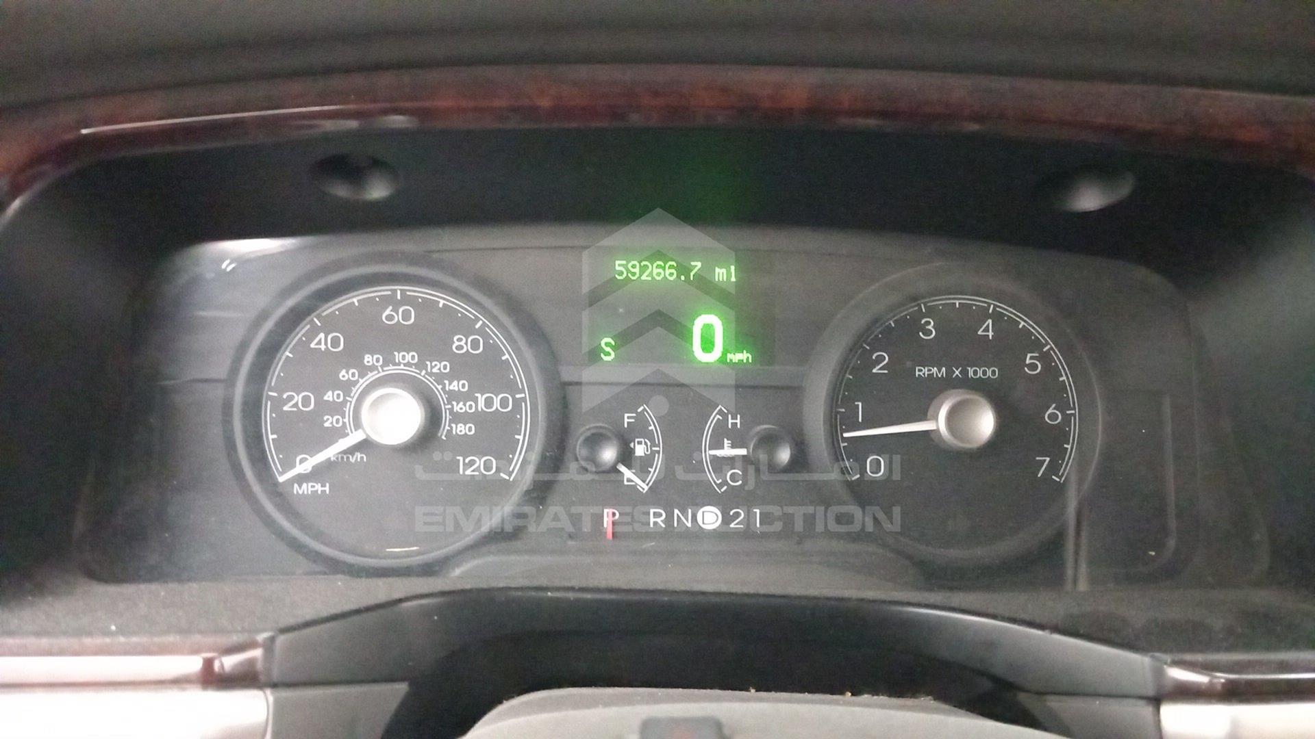 2010 LINCOLN TOWN VIN: 2LNBL8CV9AX752302