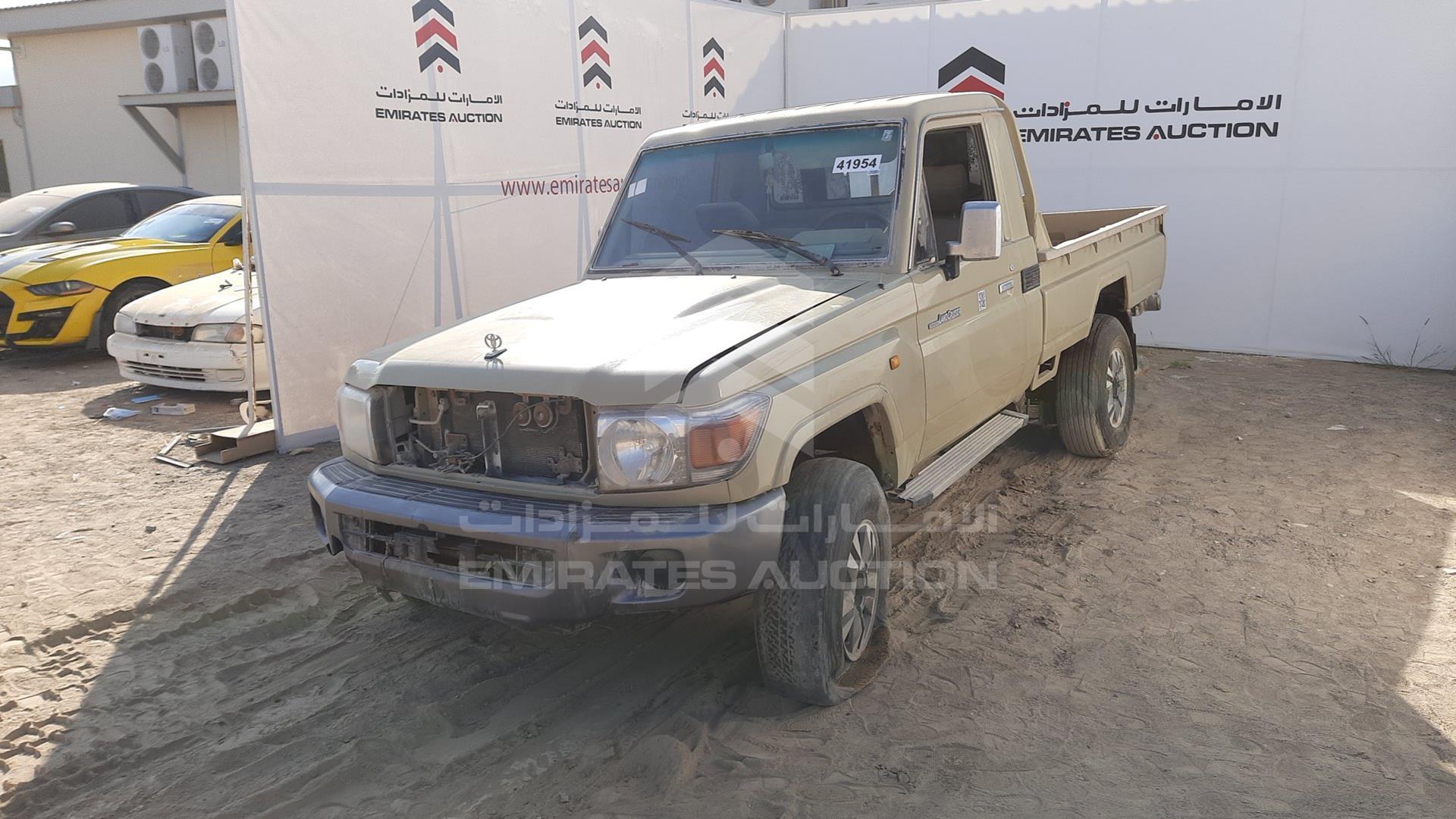 2009 TOYOTA LAND CRUISER VIN: JTFLJ73J896051562