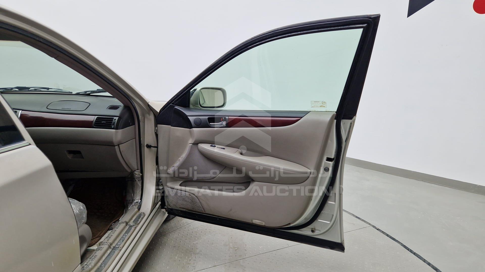 2002 LEXUS ES 300 VIN: JTHBF30G820063242